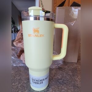 Stanley 40oz Stainless Steel H2.0 FlowState Quencher Tumbler in SUNSHINE